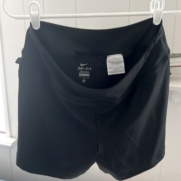 SIZE M NIKE DRI-FIT BLACK TENNIS 2in1 SHORTS. - Picture 2 of 3
